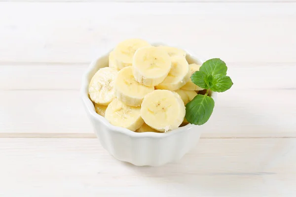 Bowl of sliced banana — Stock Photo, Image
