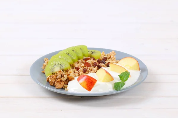 Muesli con yogur y fruta fresca — Foto de Stock