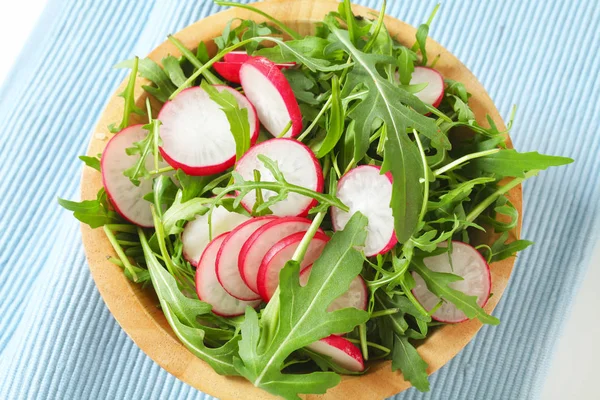 Salade van rucola en radijs — Stockfoto
