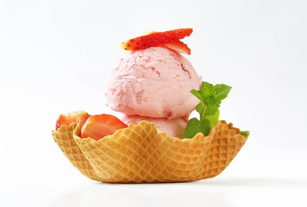 Ice cream in waffle basket — Stock Photo, Image