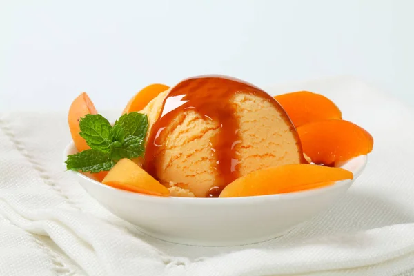 Apricot ice cream dessert — Stock Photo, Image