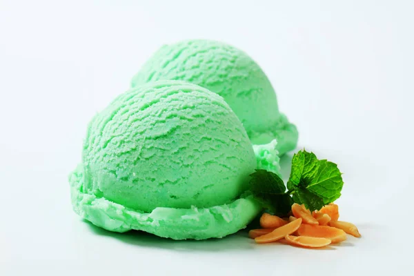 Green ice cream — Stock Photo, Image