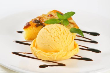 Sponge cake with ice cream