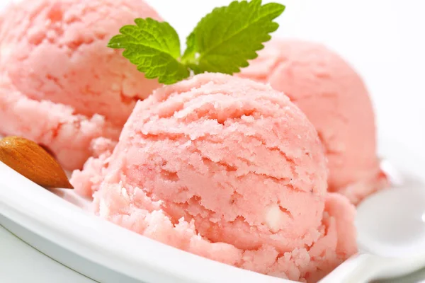 Gelato alla fragola — Foto Stock