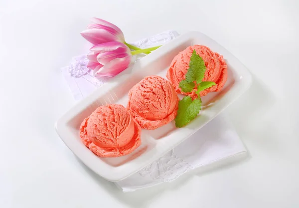 Scoops of pink ice cream — Stock Photo, Image