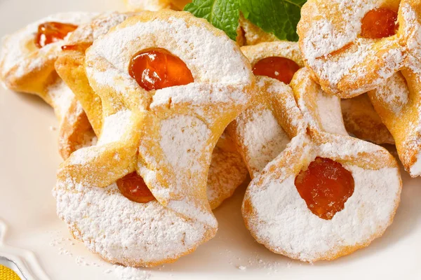 Galletas rellenas de mermelada de albaricoque —  Fotos de Stock