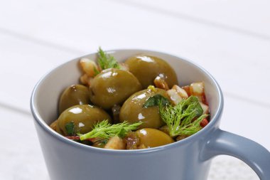 marine edilmiş yeşil zeytin