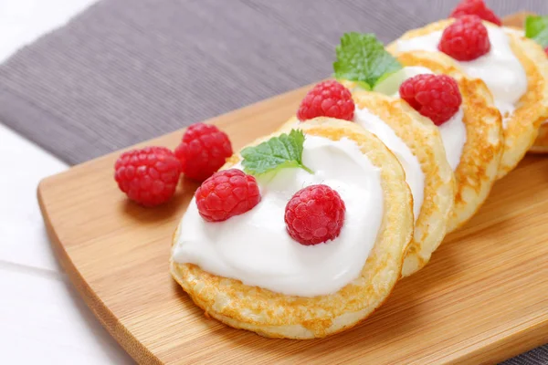 American pancakes with yogurt and raspberries — Stock Photo, Image