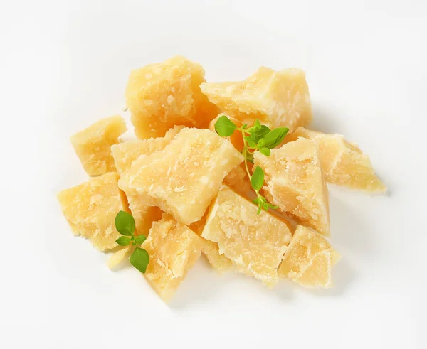 Trozos de queso parmesano — Foto de Stock