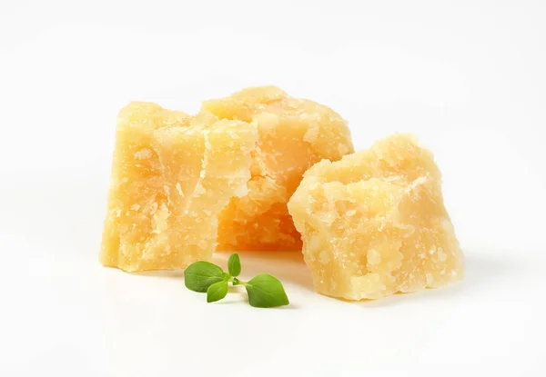 Bucăți de brânză de parmezan — Fotografie, imagine de stoc