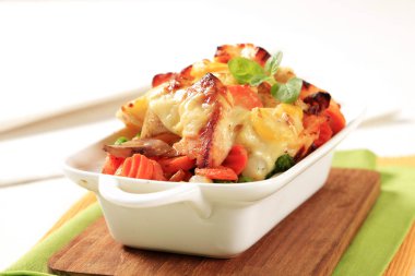 Balık ve sebze güveç