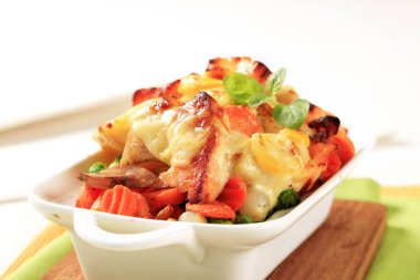 Balık ve sebze güveç