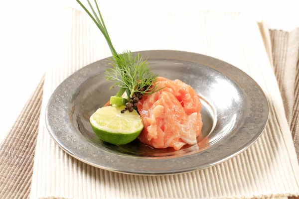 Laxtartar med lime — Stockfoto