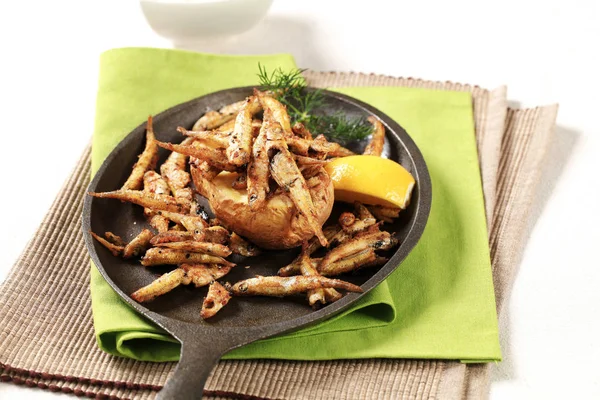 Anchoas fritas crujientes — Foto de Stock