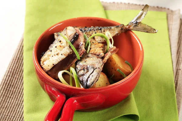 Gekruide makreel met aardappelen — Stockfoto