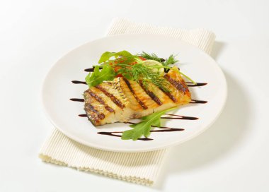 ızgara sazan balığı filetosu