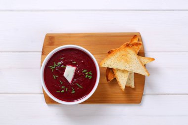 Pancar çorbası tost ile krem