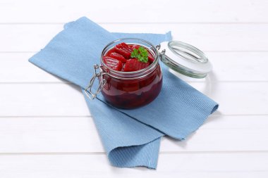 dilimlenmiş ve turşusu pancar