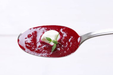 Pancar kremalı çorba.