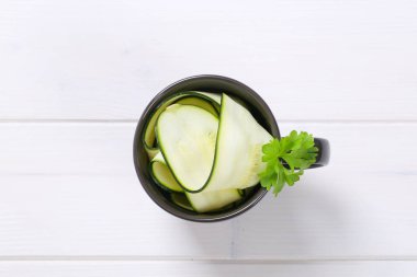 çiğ kabak şeritler