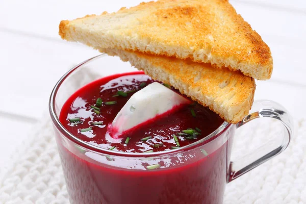 Beetroot cream soup with toast — Stock Photo, Image