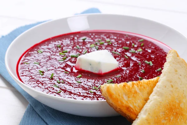 Beetroot cream soup with toast — Stock Photo, Image