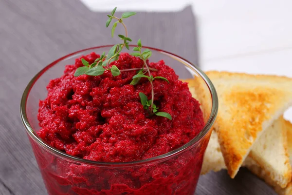 Fresh beetroot puree with toast — Stock Photo, Image