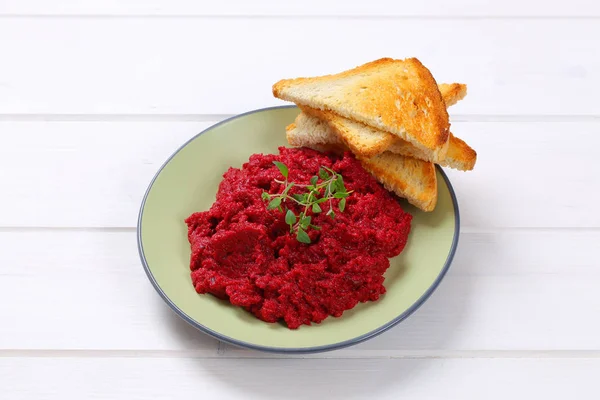 Purè di barbabietola fresca con pane tostato — Foto Stock