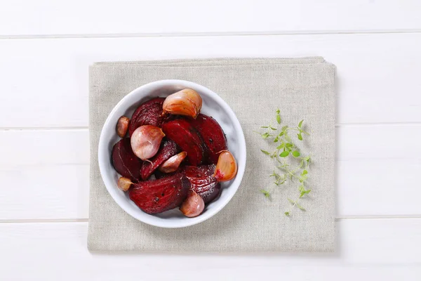 Baked beetroot with garlic and thyme — Stock Photo, Image