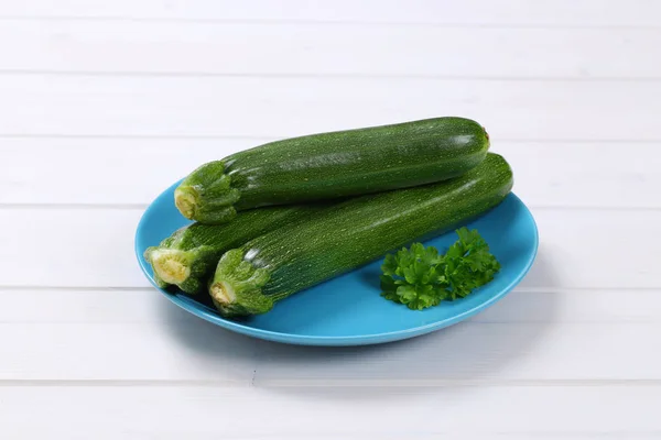 Frische grüne Zucchini — Stockfoto