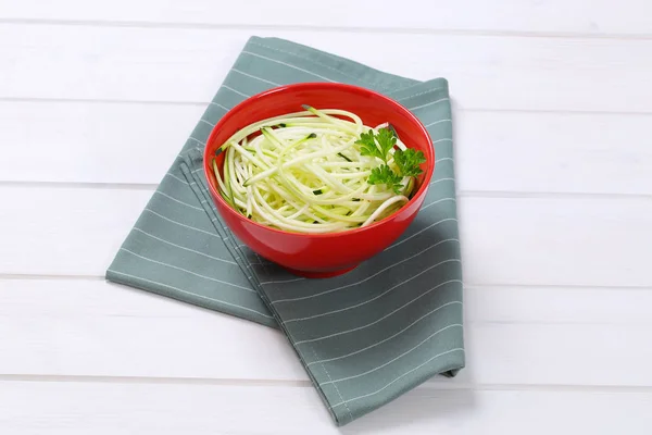 Rauwe courgette noodles — Stockfoto