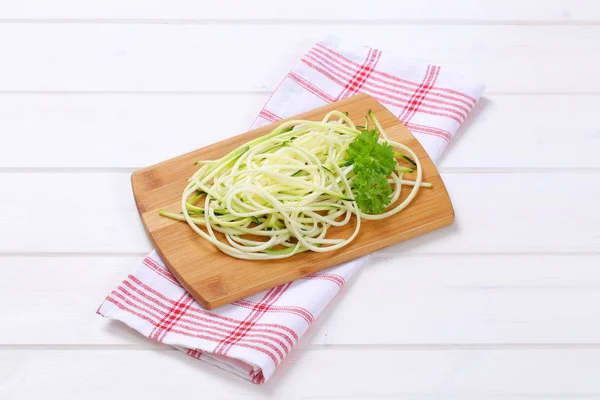 Rauwe courgette noodles — Stockfoto