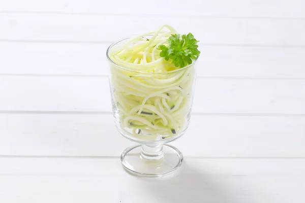 Rauwe courgette noodles — Stockfoto