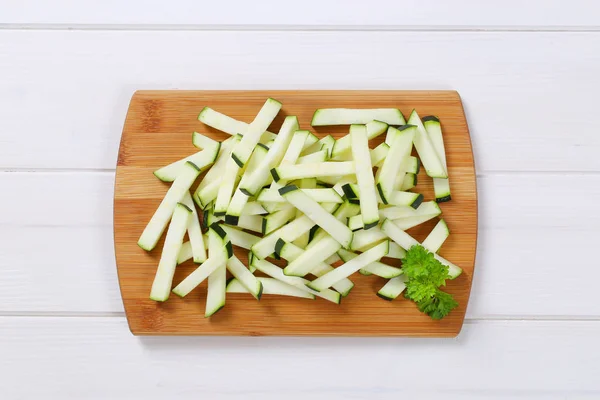 Zucchini skuren i strimlor — Stockfoto