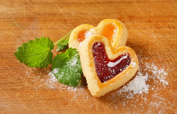 Cookies de geleia em forma de coração — Fotografia de Stock