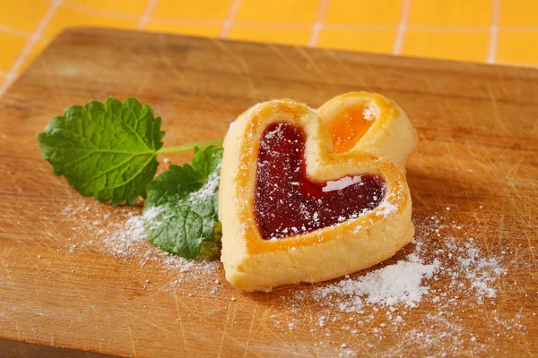 Cookies de geleia em forma de coração — Fotografia de Stock