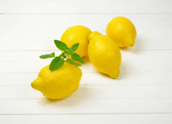 Citrons frais juteux — Photo