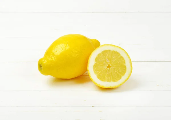한 절반 레몬 — 스톡 사진