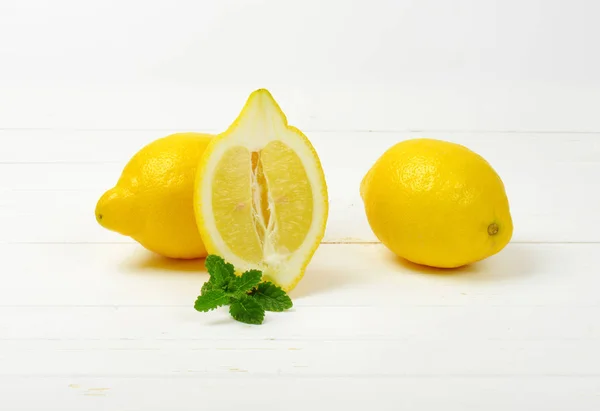 Due limoni e mezzo — Foto Stock