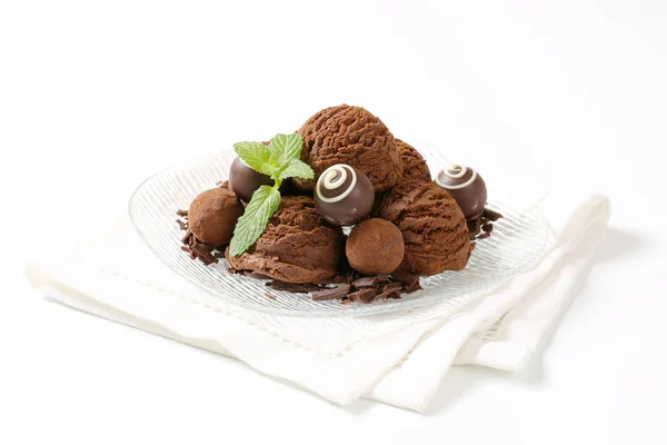 Gelato al cioccolato e tartufo — Foto Stock