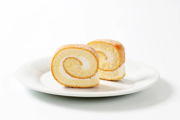 Segmenten van de Creme Swiss roll — Stockfoto