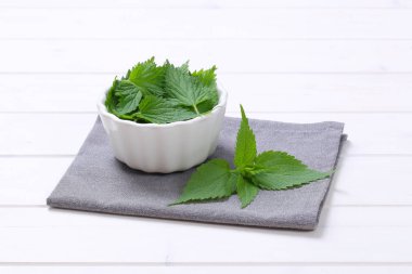 Taze ısırgan yaprakları