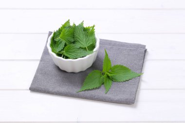 Taze ısırgan yaprakları