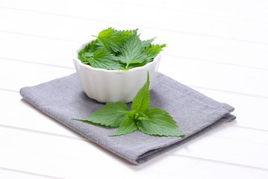 Taze ısırgan yaprakları