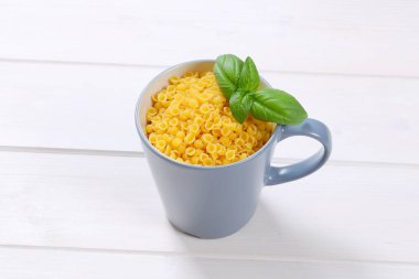 küçük makarna kabukları