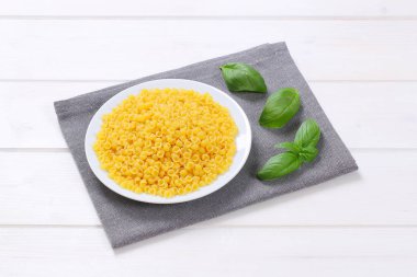 küçük makarna kabukları