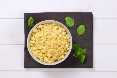 küçük makarna kabukları