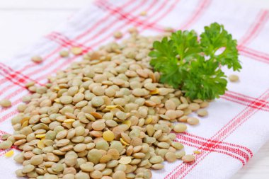 Kuru kahverengi mercimek