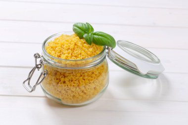 küçük makarna kabukları