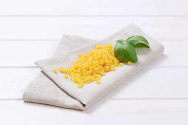 küçük makarna kabukları